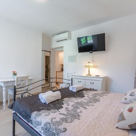 Studios & Room Poesia Split Exterior photo